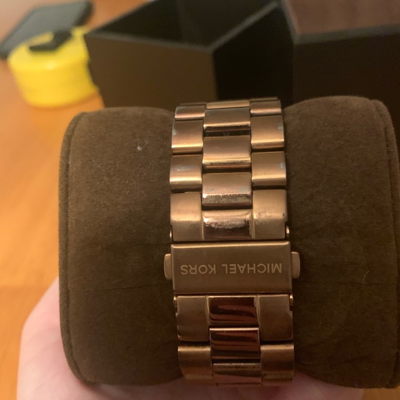 Michael Kors Rose Gold Runway watch - Picture 5 of 12
